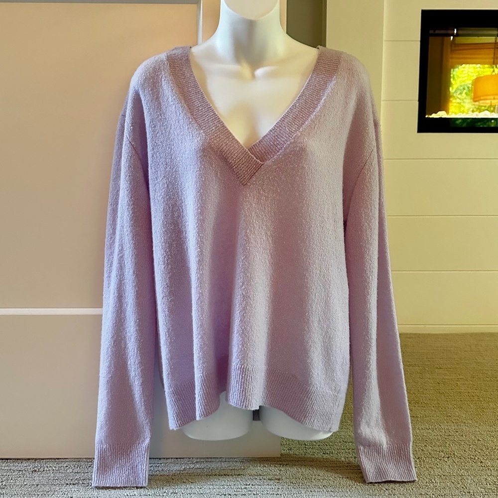 TWP Beautiful Soft Lavender V- Neck Cashmere Sweater Sz M NEW!! $524 - Picture 2 of 6